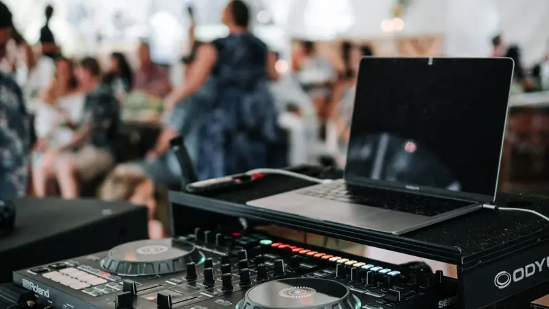 Deez Entertainment - Entertainment / DJ - Toronto, Ontario (photo 4)