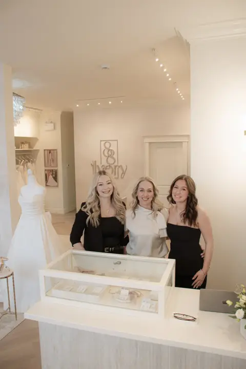 88 and Ivory - Dresses / Boutique - Ottawa, Ontario (photo 2)