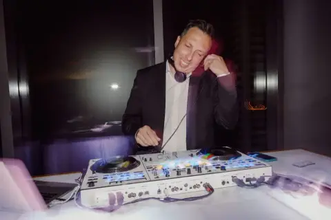 DJ Rich Sweet - Entertainment / DJ - Toronto, Ontario (photo 2)