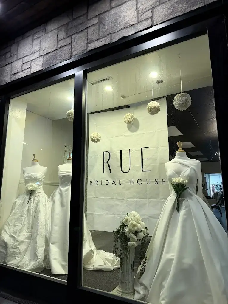 Rue Bridal House - Dresses / Boutique - Ottawa, Ontario (photo 1)