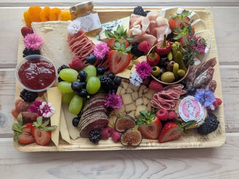 Grazing in Grey - Charcuterie - Toronto, Ontario (photo 6)