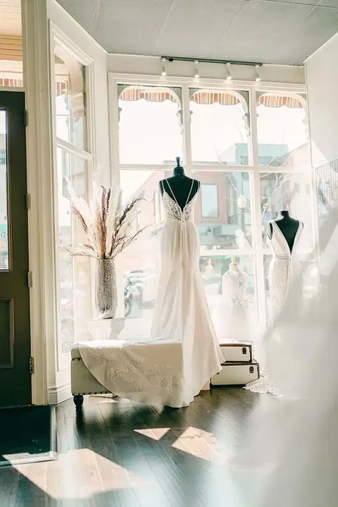 Heirlooms Bridal Shoppe - Dresses / Boutique - Oakville & Burlington, Ontario (photo 2)
