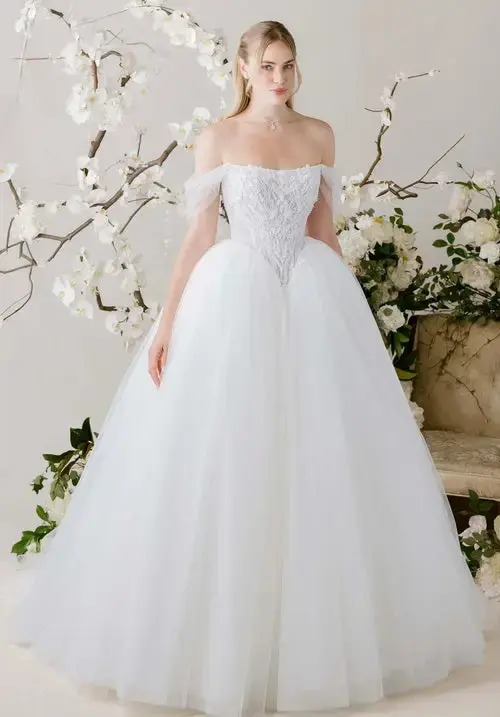 La Maison Bridal Boutique - Dresses / Boutique - Ottawa, Ontario (photo 6)
