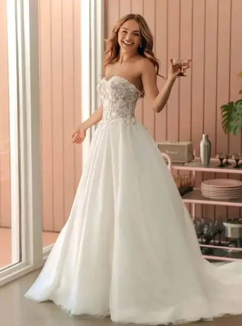 Durand Bridal - Dresses / Boutique - Calgary, Alberta (photo 5)