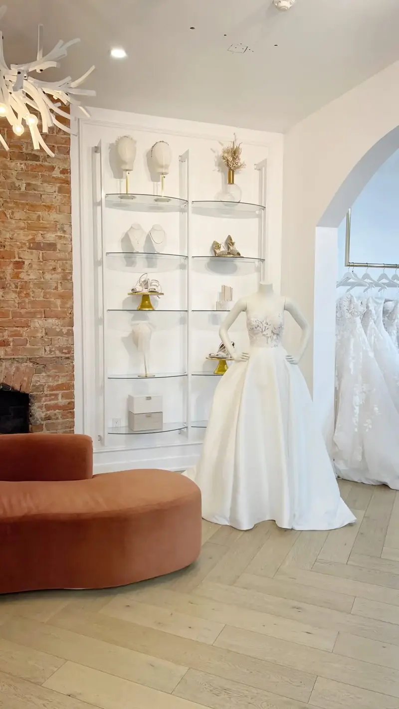 Sash + Bustle - Dresses / Boutique - Toronto, Ontario (photo 2)