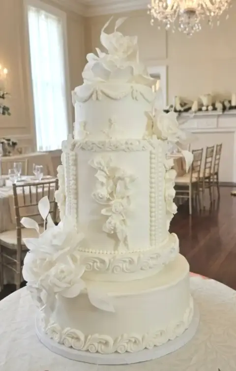Magnolia Couture Cakery - Cakes & Desserts - Banff, Alberta (photo 4)