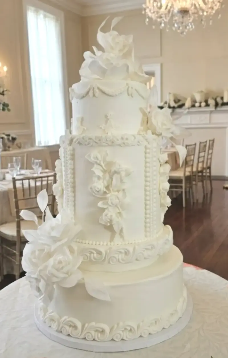 Magnolia Couture Cakery - Cakes & Desserts - Banff, Alberta (photo 4)