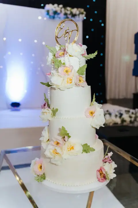 Magnolia Couture Cakery - Cakes & Desserts - Banff, Alberta (photo 5)