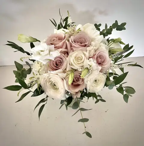 la petite Jaune Fleur - Florists - Red Deer, Alberta (photo 3)