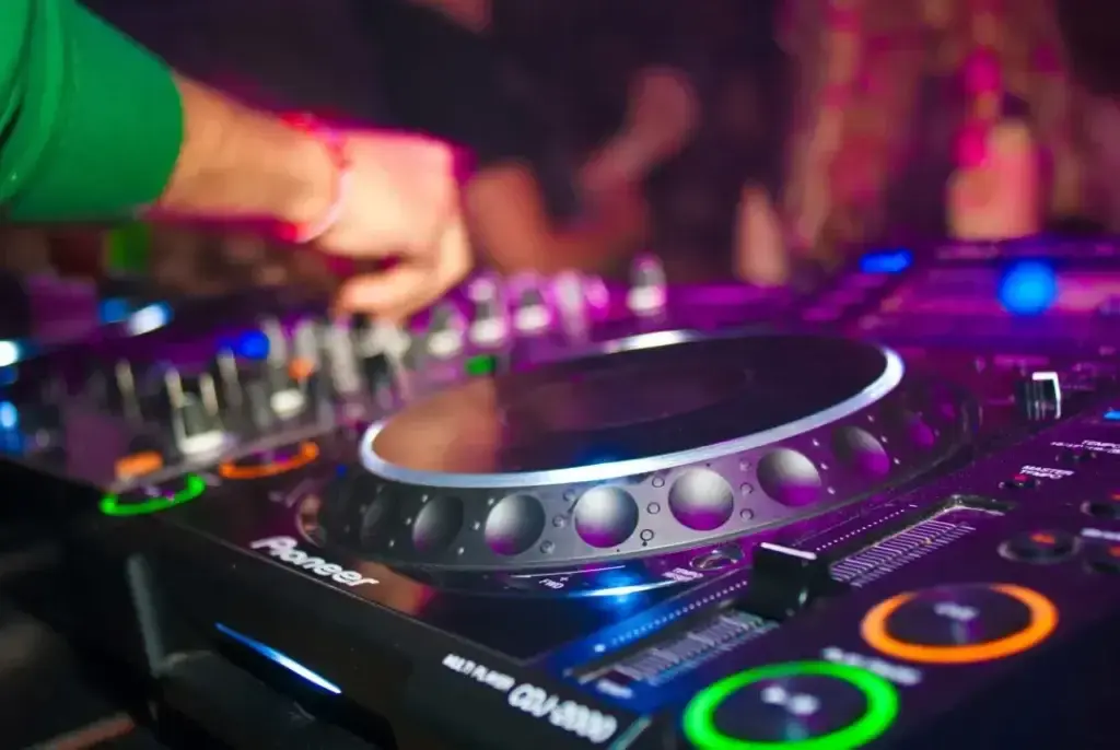 EZ DJ - Entertainment / DJ - Red Deer, Alberta (photo 1)