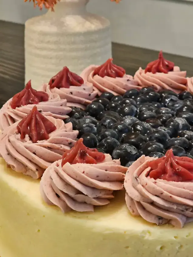 Meera Bakery Cafe - Cakes & Desserts - Campbell River, Vancouver Island (photo 3)