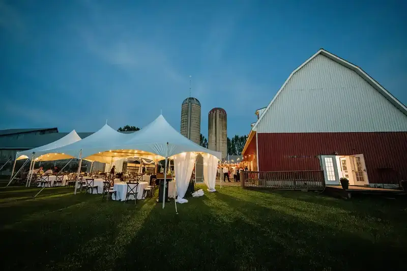 Ottawa River Barn - Venues - Ottawa, Ontario (photo 6)