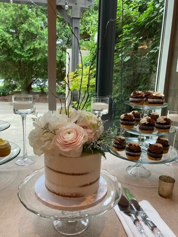 Sunshine Cake Studio - Cakes & Desserts - London, Ontario (photo 4)