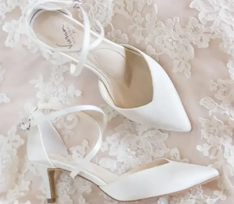 It's Your Day Bridal Boutique - Dresses / Boutique - Windsor, Ontario (photo 9)