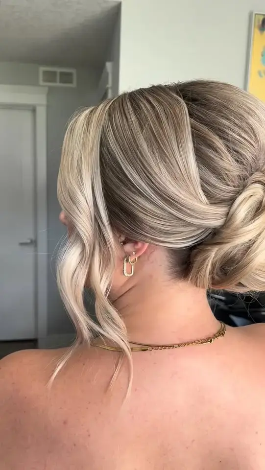 HollyDoll Professional Hair & Makeup - Makeup & Hair - Saskatoon, Saskatchewan (photo 3)