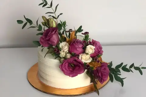 Dezzie Bakery - Cakes & Desserts - Calgary, Alberta (photo 4)