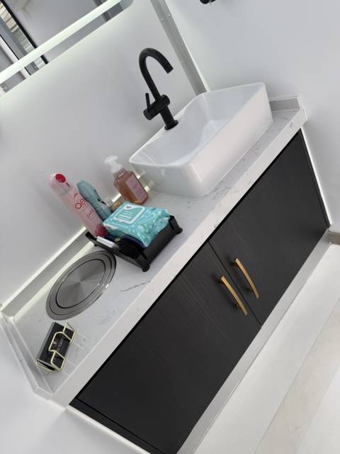 Victoria Vanity Co - Rentals - Victoria, Vancouver Island (photo 3)