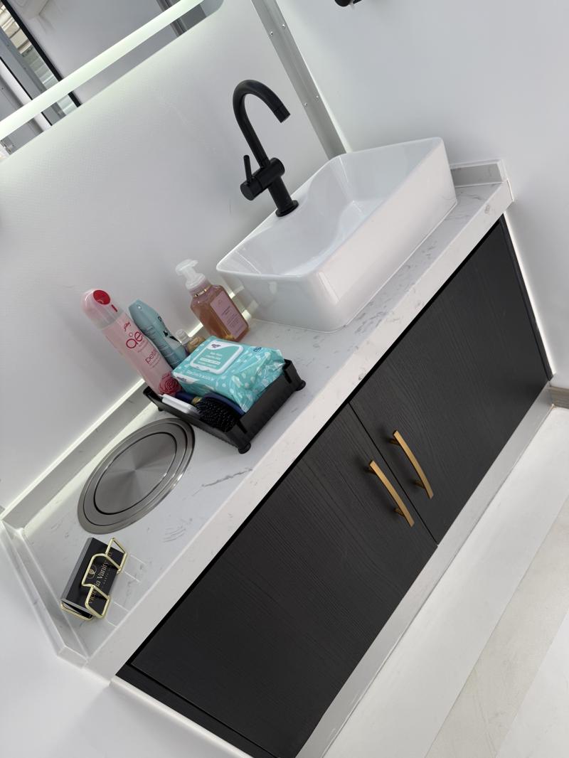 Victoria Vanity Co - Rentals - Victoria, Vancouver Island (photo 3)