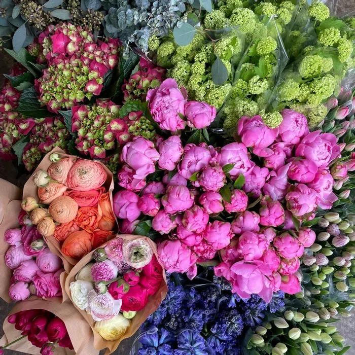 Flowers On Top - Florists - Victoria, Vancouver Island (photo 1)