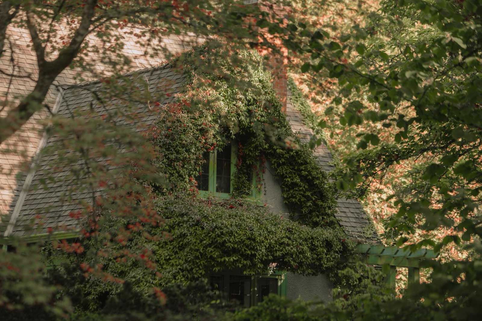 Outdoor wedding at Milner Gardens & Woodland in Qualicum Beach, Vancouver Island