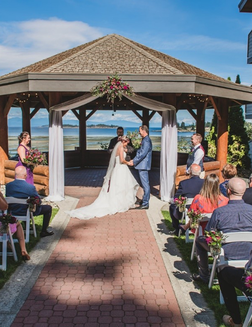 Beachfront wedding at Tigh-Na-Mara Seaside Spa Resort in Parksville, Vancouver Island