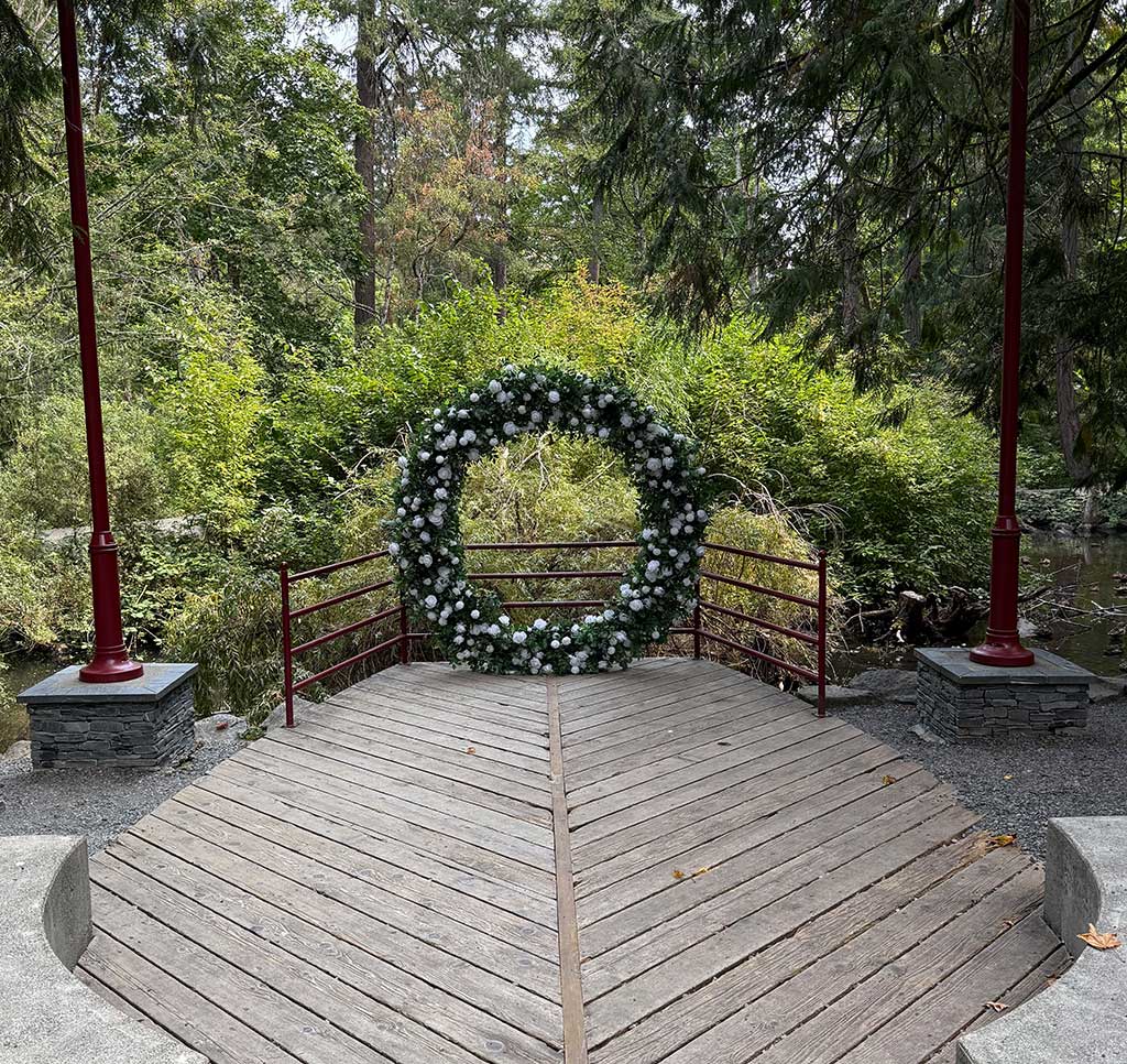 nanaimo-ceremony-wedding-flower-arch-backdrop