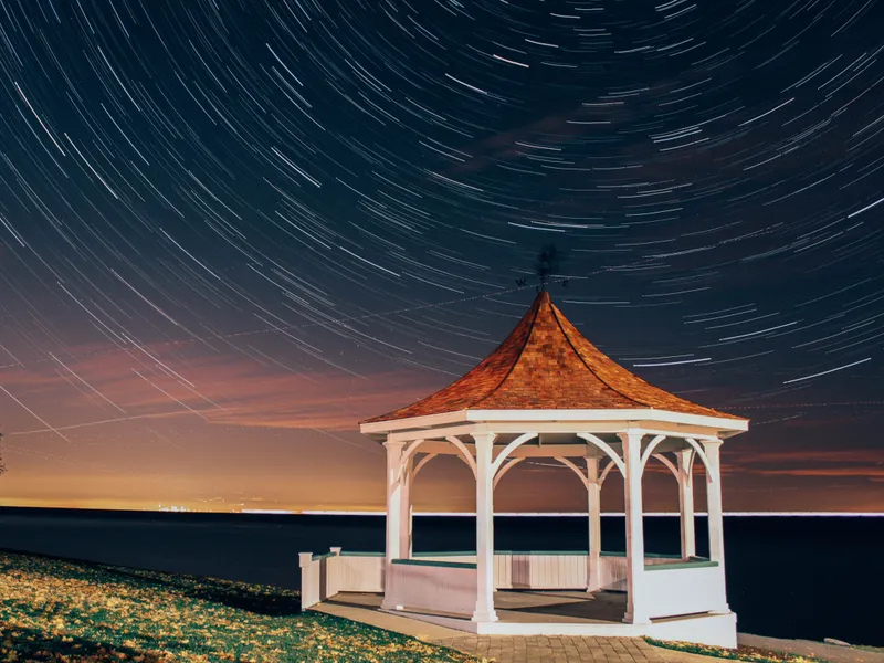 Lakefront gazebo under a starry night sky in Niagara-on-the-Lake